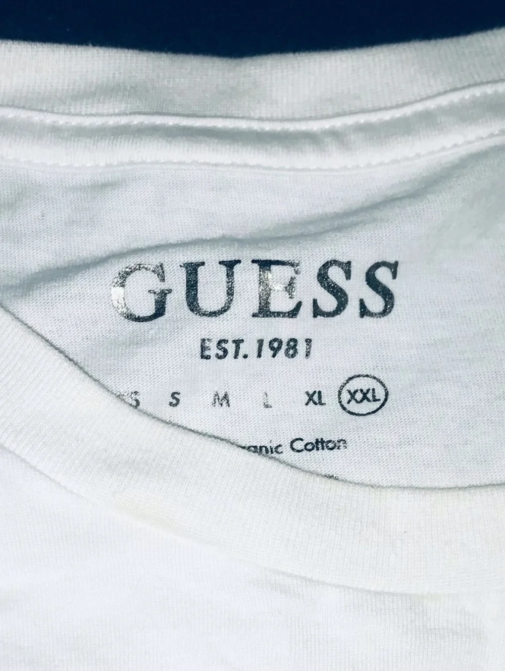 Guess White Short Sleeve Tee with Irisdescent Light Blue Logo Size XXL - Picture 2 of 5